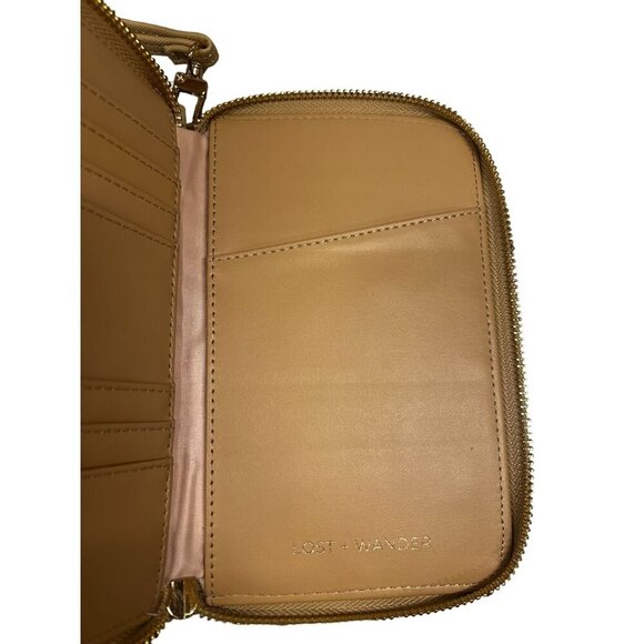 Lost + Wander Beige Passport Wallet With Wristlet Strap Worry Free NWT - Picture 4 of 6
